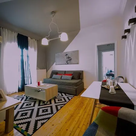 White Tower Minimal Apartment Thessaloniki